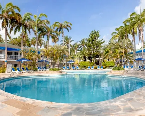 1 Piscina para adultos y niños Decameron Marazul San Andrés 1 Piscina para adultos y niños Decameron Marazul San Andrés